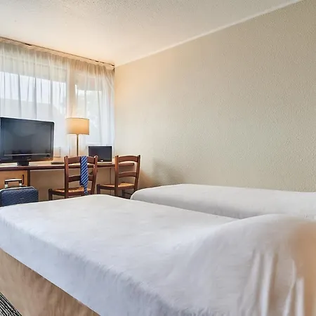 Hotel Kyriad Direct 2*