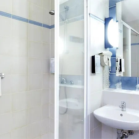 Kyriad Direct 2*