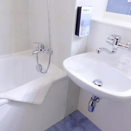 Kyriad Direct Hotel 2*