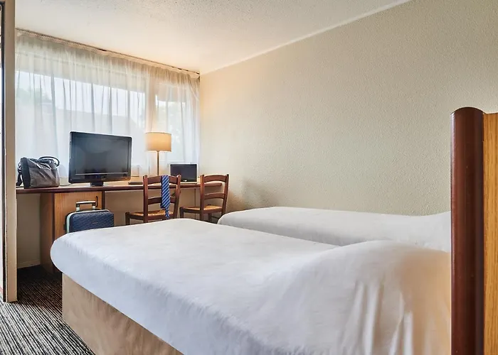 Hotel Kyriad Direct 2*